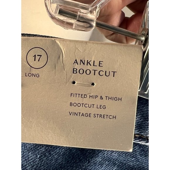 NWT Universal Thread Women’s Jeans, size 17/L fitted hip and thigh Open hem Stre - Picture 13 of 16